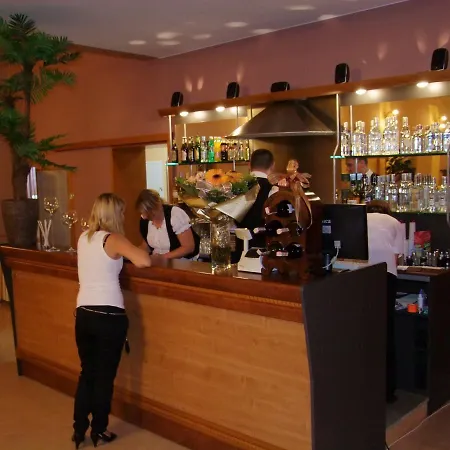 Orchidea - Restauracja & 24h אורחן